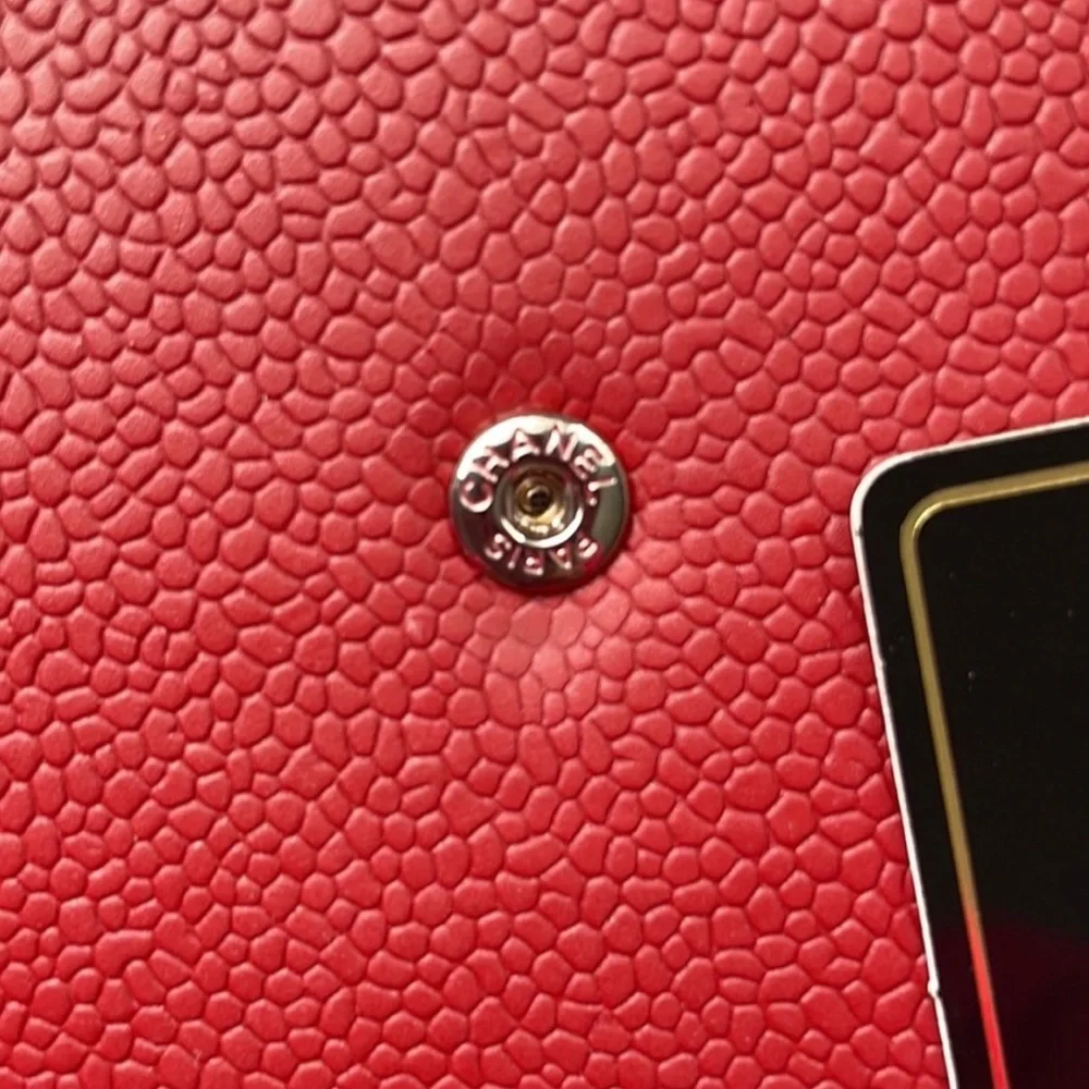 Authentic Chanel caviar red clutch / wallet in pristine condition. - Picture 4 of 11